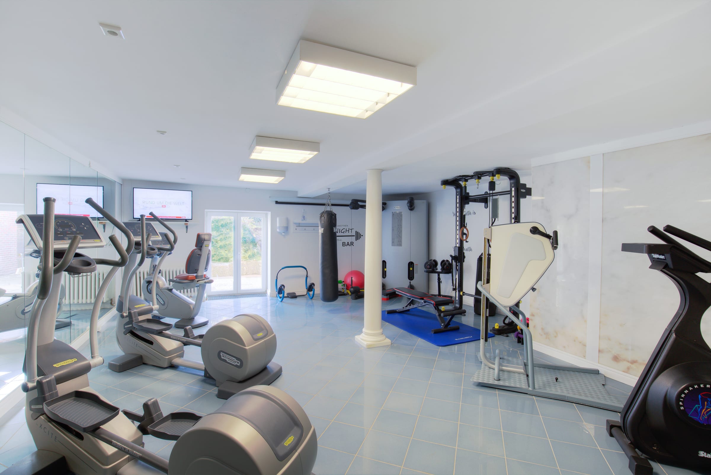 Fitnessraum im Haupthaus Windeby mit Cardio- und Kraftgeräten